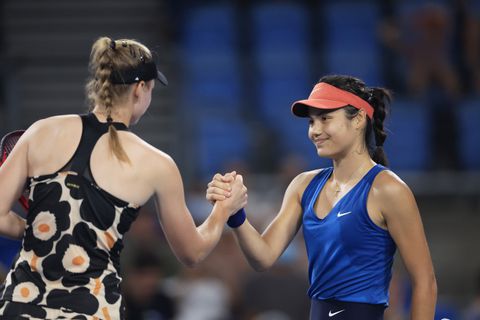 Geplaagde toptennisster met recordaantal opgaves maakt fans woedend met veelbesproken besluit