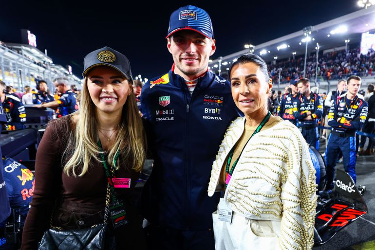 Moeder van Max Verstappen wakkert vuurtje aan over mogelijke F1-transfer naar concurrent