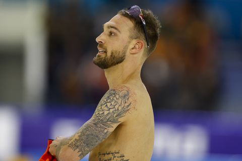 Topschaatser Kjeld Nuis laat vriendin Joy Beune smelten met vertederende beelden: 'Dropjes'