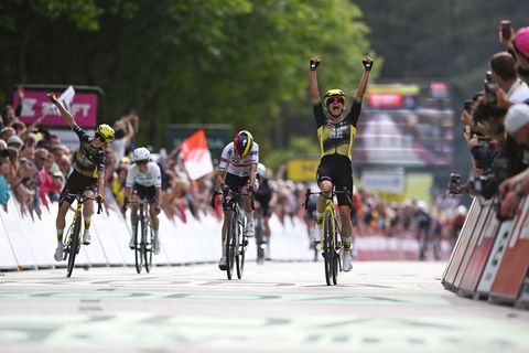 Topwielrenster Marianne Vos slaat met slimmigheidje dubbelslag bij start Tour de France Femmes