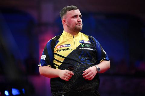 Dartsfenomeen Luke Littler ziet één minpuntje na ijzersterke World Matchplay: 'Toch een beetje teleurgesteld'