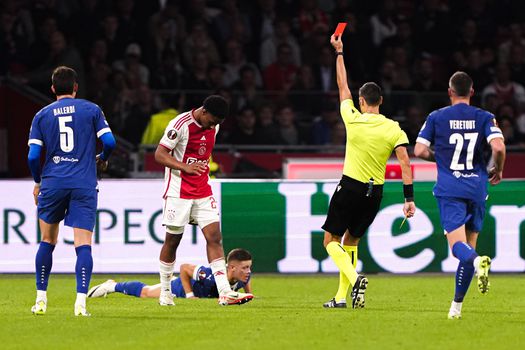 Ajax wordt gefloten door 'oude bekende' scheidsrechter tegen Jagiellonia Bialystok