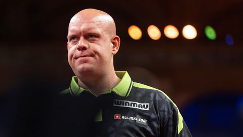Terugkeer valt feestende Michael van Gerwen zwaar: 'Daar had hij moeite mee'