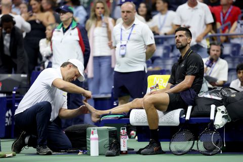 Tennislegende diep onder de indruk van Novak Djokovic na 'verschrikkelijke' blessure: 'Bizar dat hij doorging'