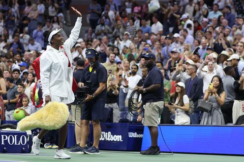 Venus Williams (45) krijgt staande ovatie op US Open na bijzondere rentree tegen toptennisster