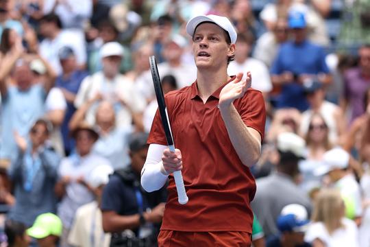 Toptennisser Jannik Sinner zorgt met opvallend antwoord voor speculaties over zijn liefdesleven