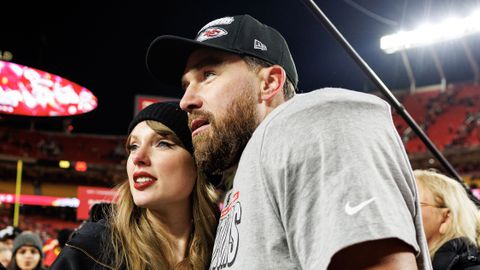 Popster Taylor Swift en NFL-speler Travis Kelce brengen heuglijk nieuws naar buiten