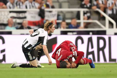 Virgil van Dijk is groot nieuws na horrortackle tijdens Newcastle - Liverpool