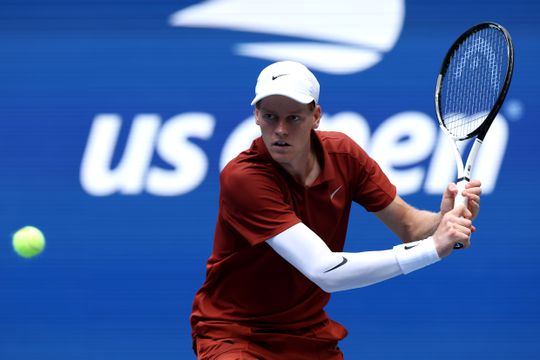 Titelverdediger Jannik Sinner maakt einde aan twijfels over zijn gezondheid op US Open