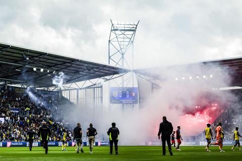 Feyenoord grijpt hard in na vuurwerkgeweld in uitduel met Cambuur: 'Het laatste wat je wil'