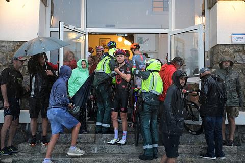 Eigenaar van beroemd geworden hotel in Vuelta komt met hartverwarmende reactie: 'Renners waren zo lief'