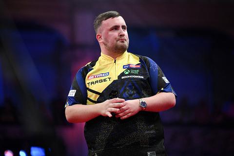 Topdarter Luke Littler (19) zet grote stappen richting Players Championship Finals, maar is er nog lang niet