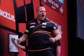 Dirk van Duijvenbode hoopt in Bazel nog veel te kunnen juichen, dat betekent dat hij naar de World Grand Prix mag. ©PDC Darts