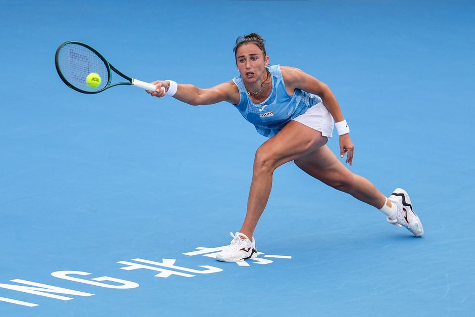 Spaanse tennisster maakt reputatie waar en trakteert publiek in China op uitputtingsslag