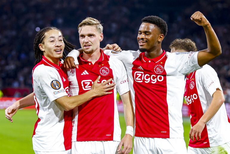 Wervelwind Ajax raast voorbij Besiktas en staat meteen bovenaan in nieuwe Europa League