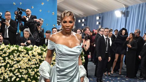 Luchtig geklede tennislegende Serena Williams toont lichamelijke transformatie: 'In de zevende hemel'