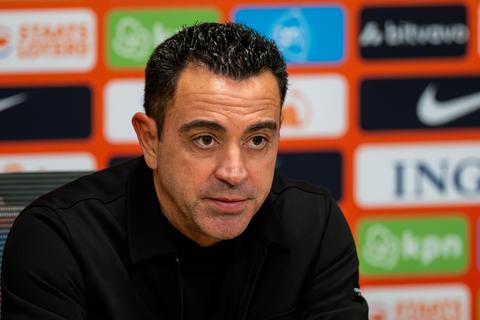 Oranje-bondscoach Xavi verklaart opmerkelijke keuze: 'In november heeft Memphis Depay een nieuwe kans'