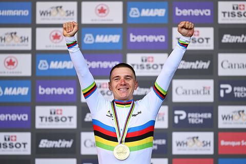 Belgische kopmannen Remco Evenepoel en Wout van Aert verrassen met ouderwetse truc op WK wielrennen