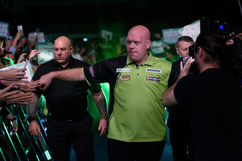 Woedende Michael van Gerwen haalt keihard uit naar organisatie EK darts: 'Het gaat in je kop zitten'