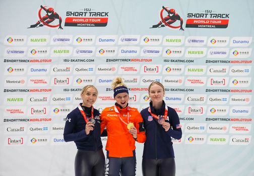 Shorttrackster Xandra Velzeboer boekt bij eerste World Tour twee primeurs in één klap