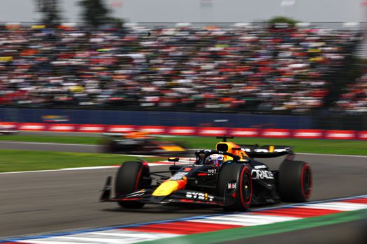 Max Verstappen deelt nieuw tikje uit aan Lando Norris in titelstrijd bij kwalificatie GP Mexico