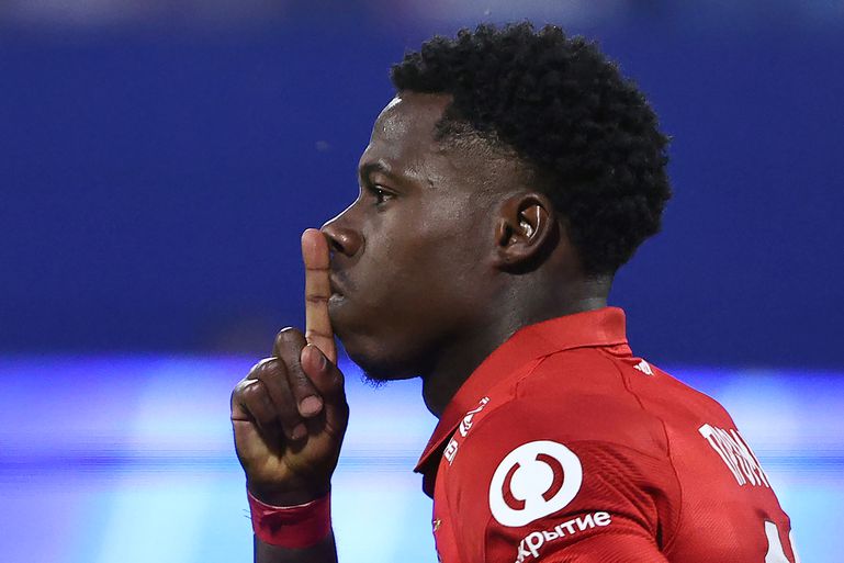 Veroordeelde 'God van voetbal' Quincy Promes kent debuut om niet te vergeten bij nieuwe club