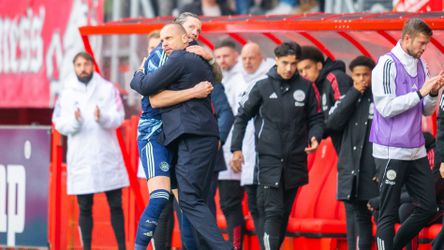 Ajax-trainer John Heitinga bijt van zich af na winst op FC Twente: 'Kom met feiten'