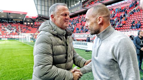 FC Twente-coach John van den Brom springt in de bres voor collega John Heitinga: 'Je zag wel de onmacht bij Ajax'