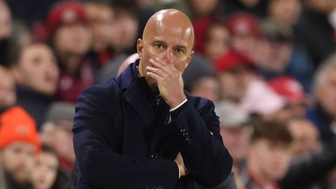 Arne Slot uitgelachen tijdens nieuwe tegenslag Liverpool, Virgil van Dijk eist negatieve hoofdrol op