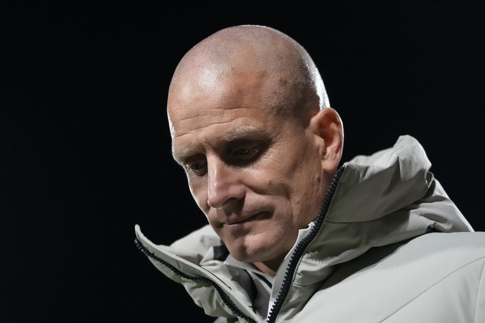 Onrust in Almelo: boze Heracles-fans eisen ontslag van trainer na horroravond in Volendam