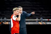 Robin van Persie bankt Sem Steijn tegen PSV ©Getty Images
