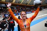 Hetty van de Wouw voltooide haar hattrick op de WK baanwielrennen met goud op de kilometertijdrit. ©Getty Images