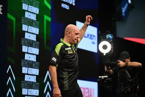 Dilemma voor topdarter Michael van Gerwen: 'Dat is toch funest voor zijn carrière?'