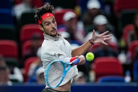 Geplaagde toptennisser (24) slaat keihard terug na maanden vol blessureleed
