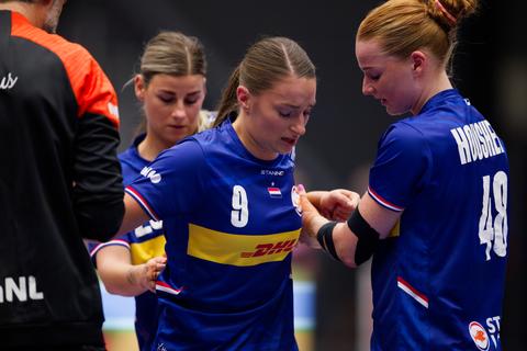 Aderlating voor Nederlandse handbalsters vlak voor EK: 'Ik ben ontzettend verdrietig'