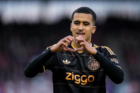 Ajax-talent (17) roept opvallende vergelijking op met superster: 'Beiden delen die vonk'