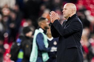 Strijdlustige Arne Slot weigert aan ontslag bij Liverpool te denken: 'Ik krijg heel veel steun van bovenaf'