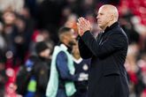 Arne Slot bedankt het publiek op Anfield. © Getty Images