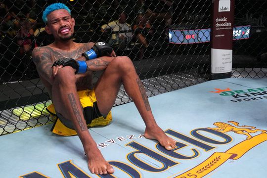 Braziliaanse UFC-vechter breekt edele delen tijdens training: 'Doet afschuwelijk veel pijn'