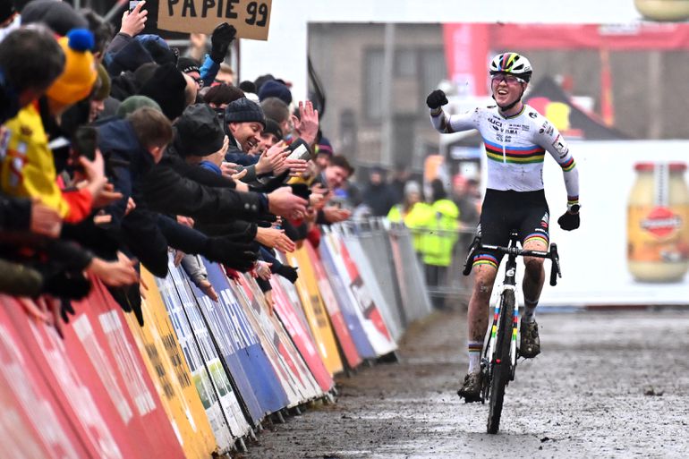 Wereldkampioene Fem van Empel keert met ongekend succes terug bij wereldbekercross Gavere