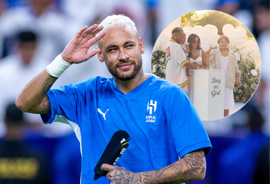 Neymar met handen in het haar nadat vriendin bijzonder kerstcadeau bekendmaakt