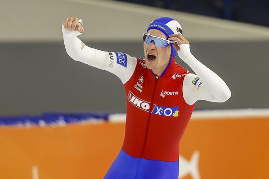 Schaatsicoon Marianne Timmer geniet van verrassing bij OKT: ‘Niet janken voordat we klappen krijgen’
