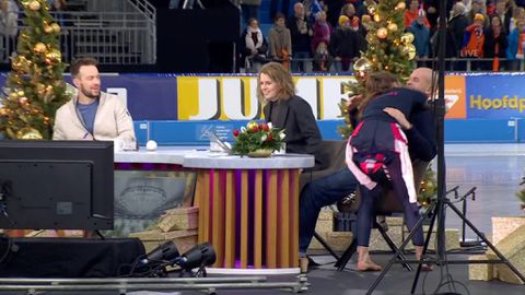 Uitzinnige Suzanne Schulting valt schoonvader Erben Wennemars in de armen na sensatie: 'Heel fijn, heel fijn'