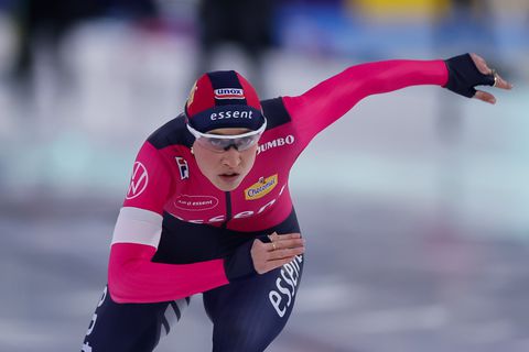 Suzanne Schulting zorgt voor ‘extra lading’ bij OKT schaatsen: ‘Dat is wel anders dan met Jutta’