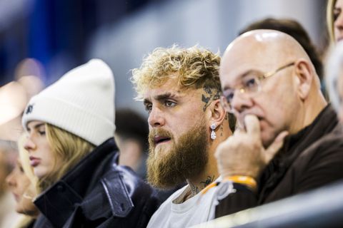Jutta Leerdam vindt troost bij verloofde Jake Paul en familie na zwarte dag in Thialf: 'Gerechtigheid wint altijd'