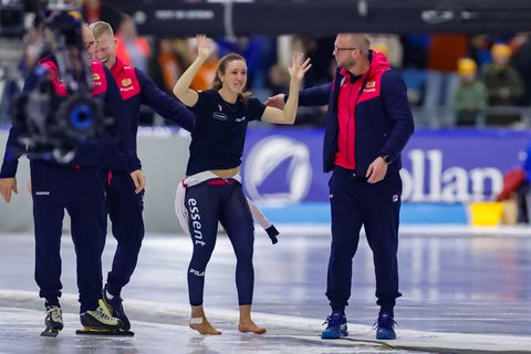 Topschaatsster Suzanne Schulting dolblij met 'kerstcadeau' op OKT: 'Stond er niet echt rooskleurig voor'