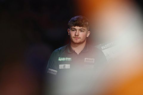 WK darts-ster doet grote onthulling: 'Als ik die één miljoen pond win, stop ik daar niet mee'