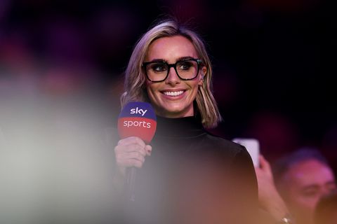 Presentatrice staat tijdens WK darts stil bij tragische gebeurtenis: 'Je zou Ally Pally geweldig hebben gevonden'