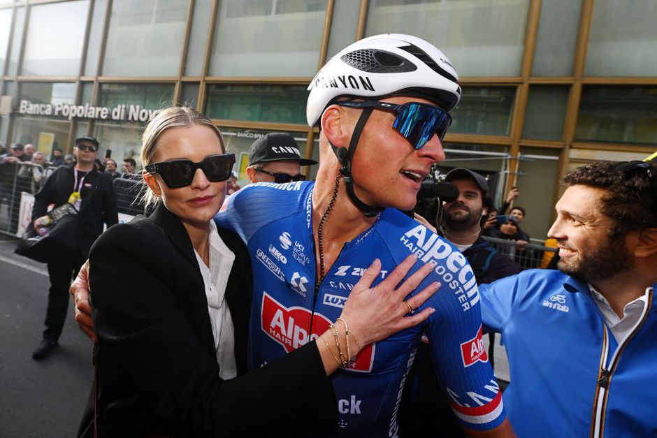 Mathieu van der Poel trots op vriendin Roxanne: 'Ze heeft toen de hele nacht gewacht tot ik uit de cel mocht'