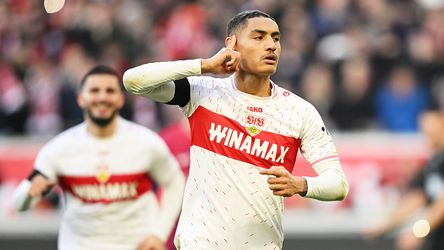 VFB Stuttgart geeft RB Leipzig bij afwezigheid Xavi Simons pak slaag, Bayern München wint nipt